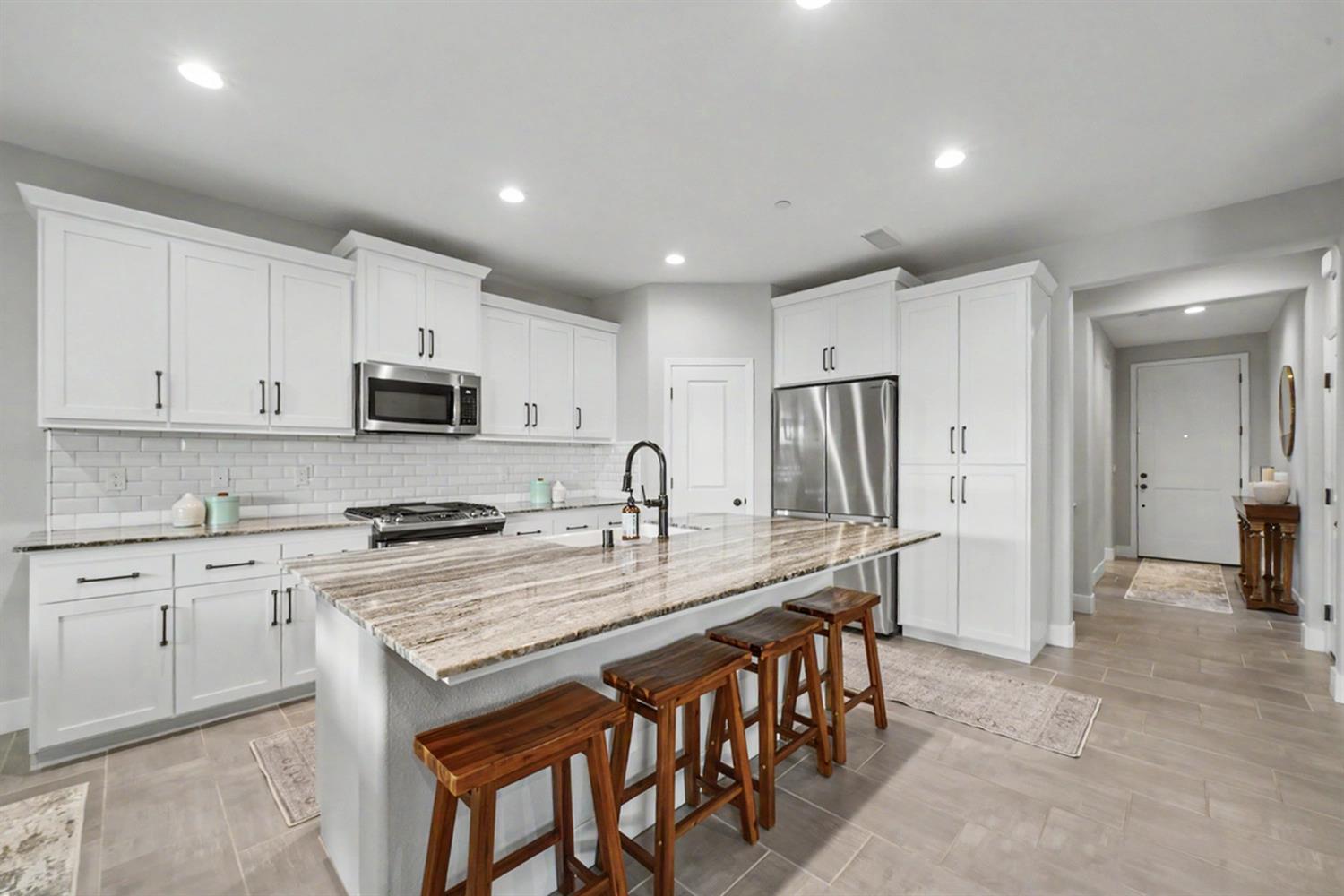 4682 Loftwood Rd, Madera, CA 93636