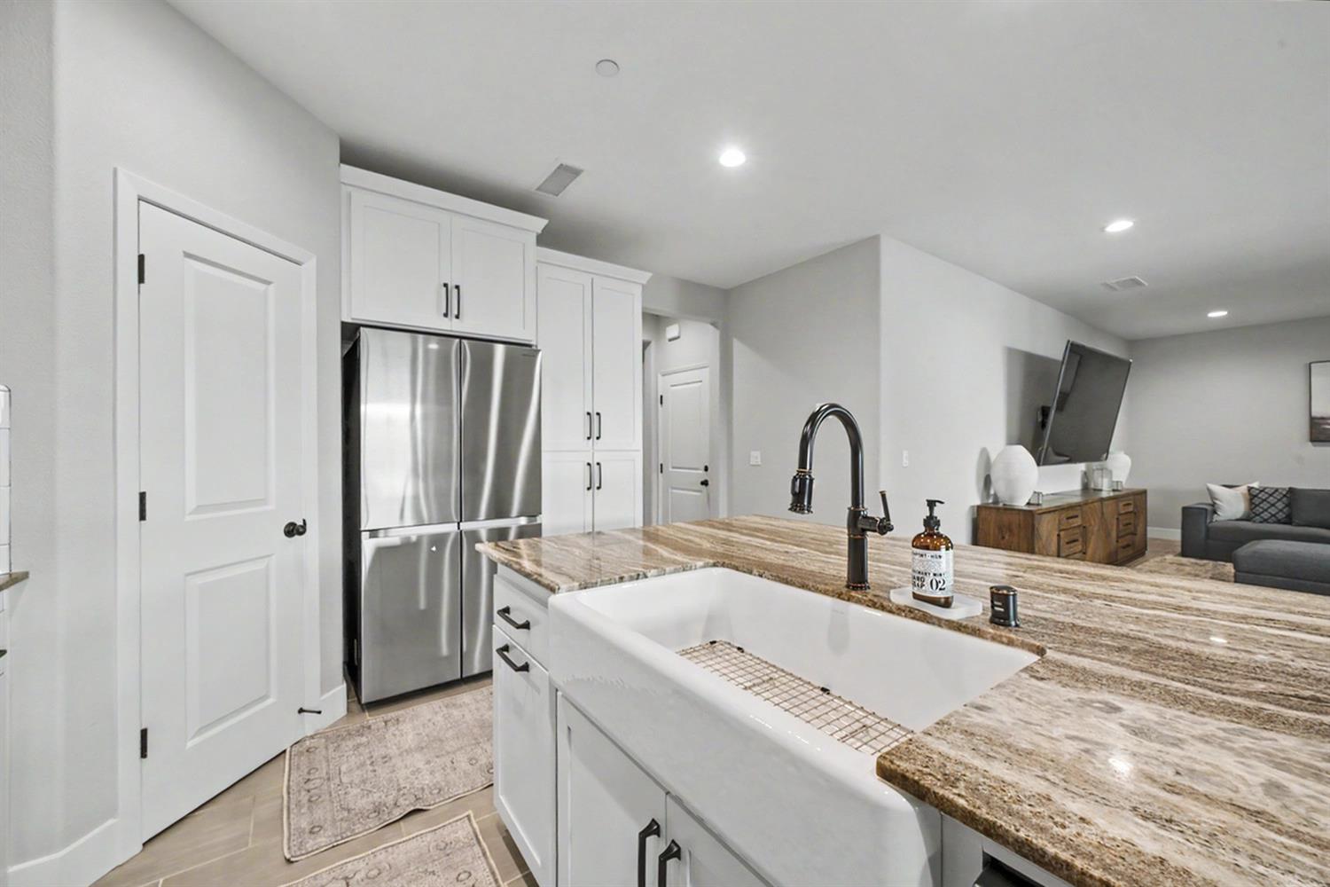 4682 Loftwood Rd, Madera, CA 93636
