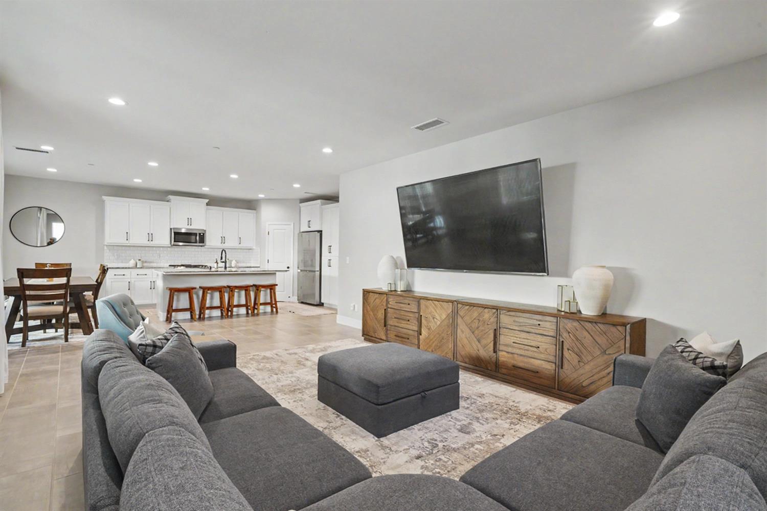 4682 Loftwood Rd, Madera, CA 93636