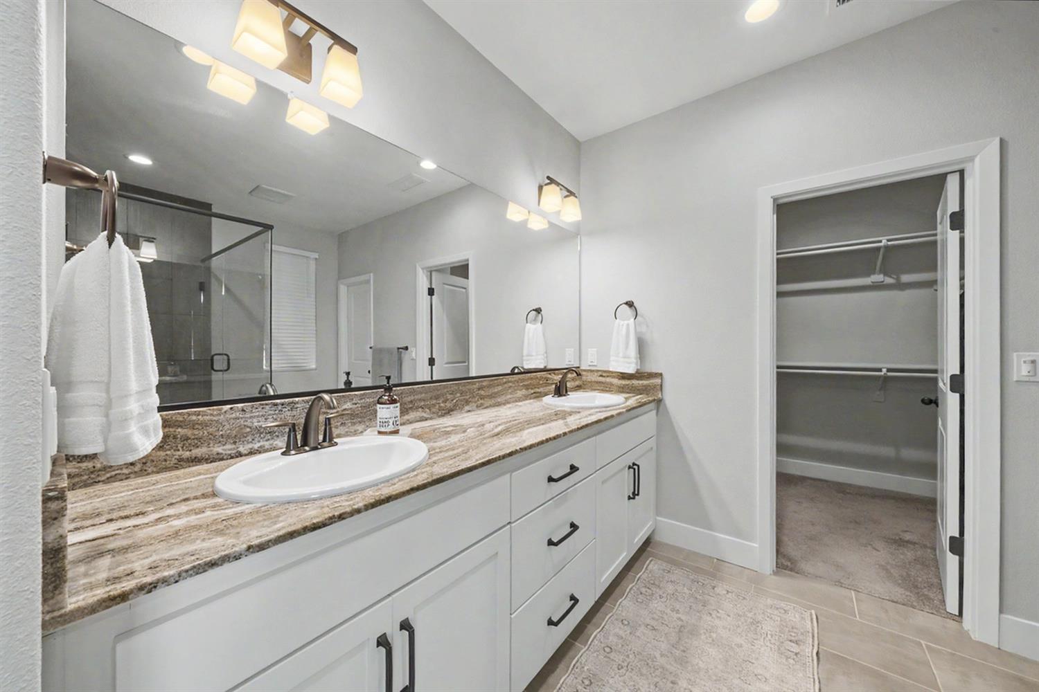 4682 Loftwood Rd, Madera, CA 93636
