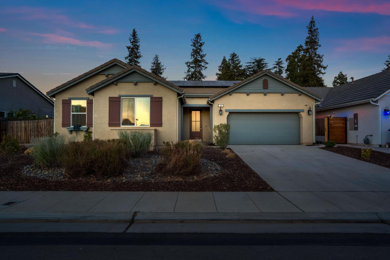 1807 Las Rosas Ave, Clovis, CA 93619