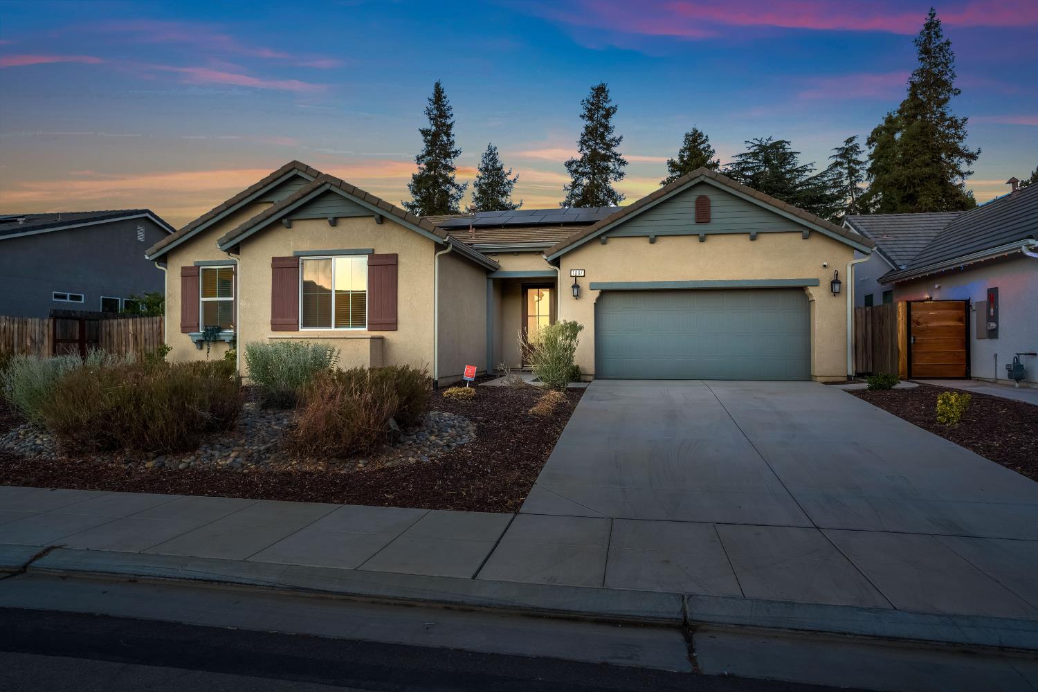 1807 Las Rosas Ave, Clovis, CA 93619
