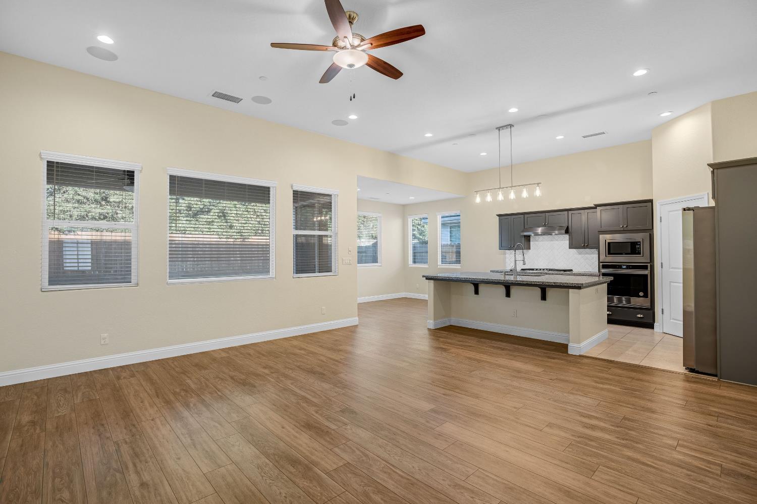 1807 Las Rosas Ave, Clovis, CA 93619