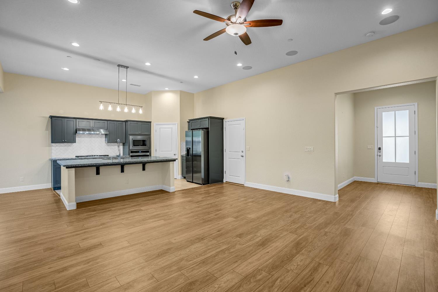 1807 Las Rosas Ave, Clovis, CA 93619