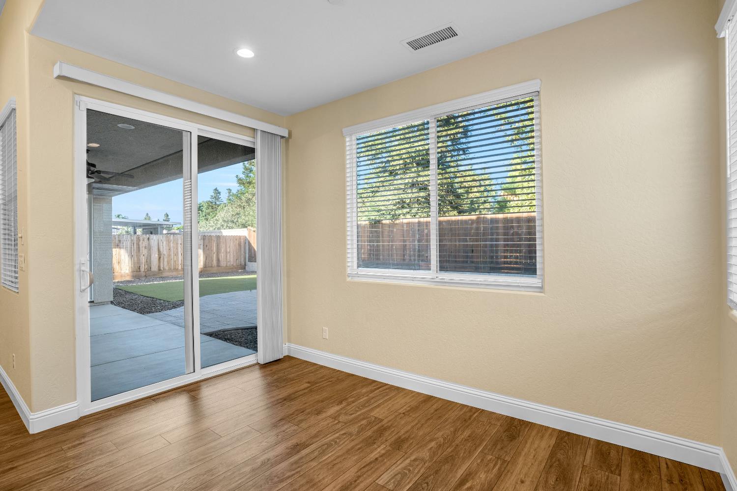 1807 Las Rosas Ave, Clovis, CA 93619