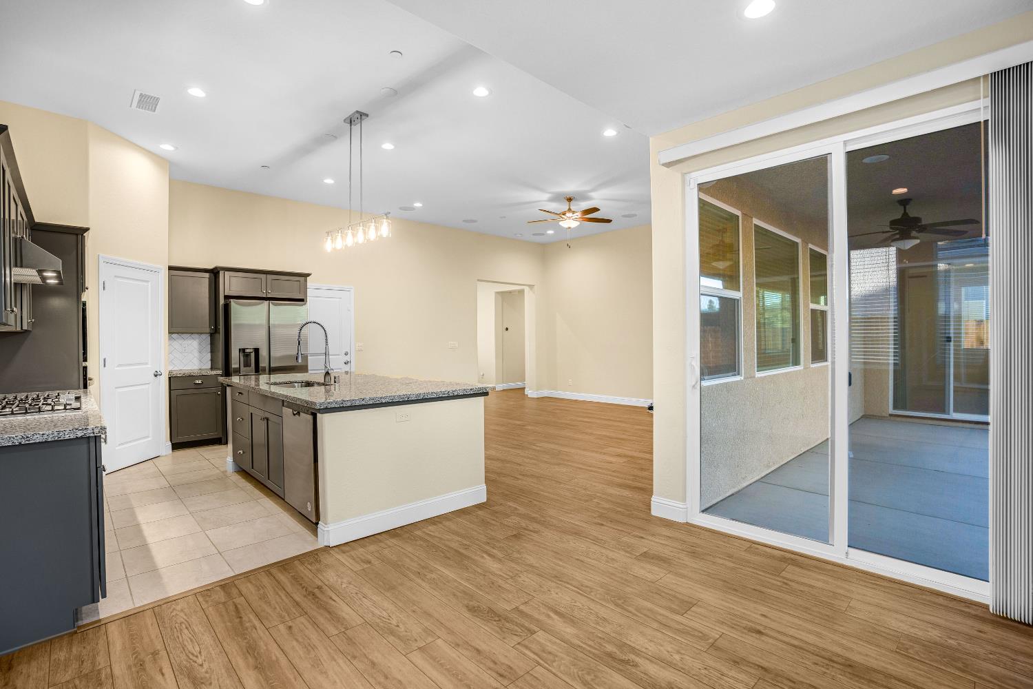 1807 Las Rosas Ave, Clovis, CA 93619