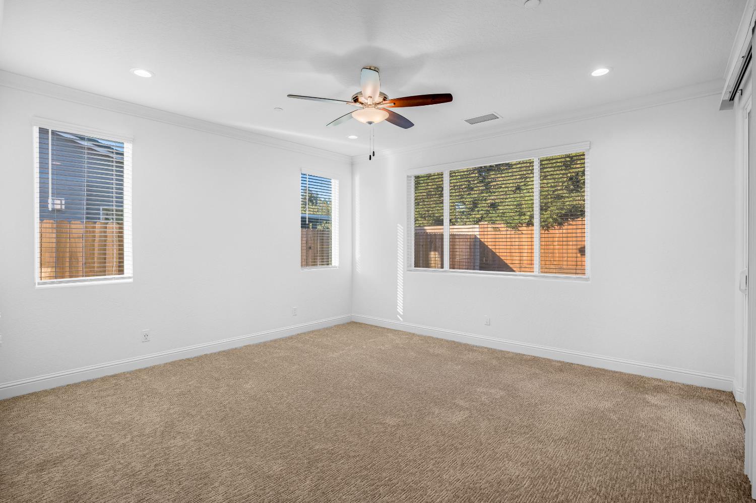 1807 Las Rosas Ave, Clovis, CA 93619