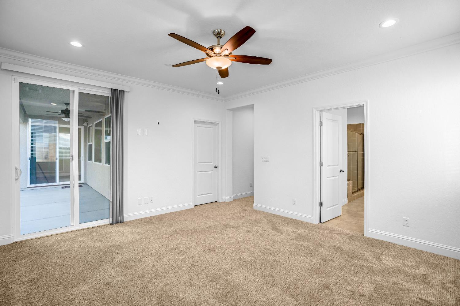 1807 Las Rosas Ave, Clovis, CA 93619