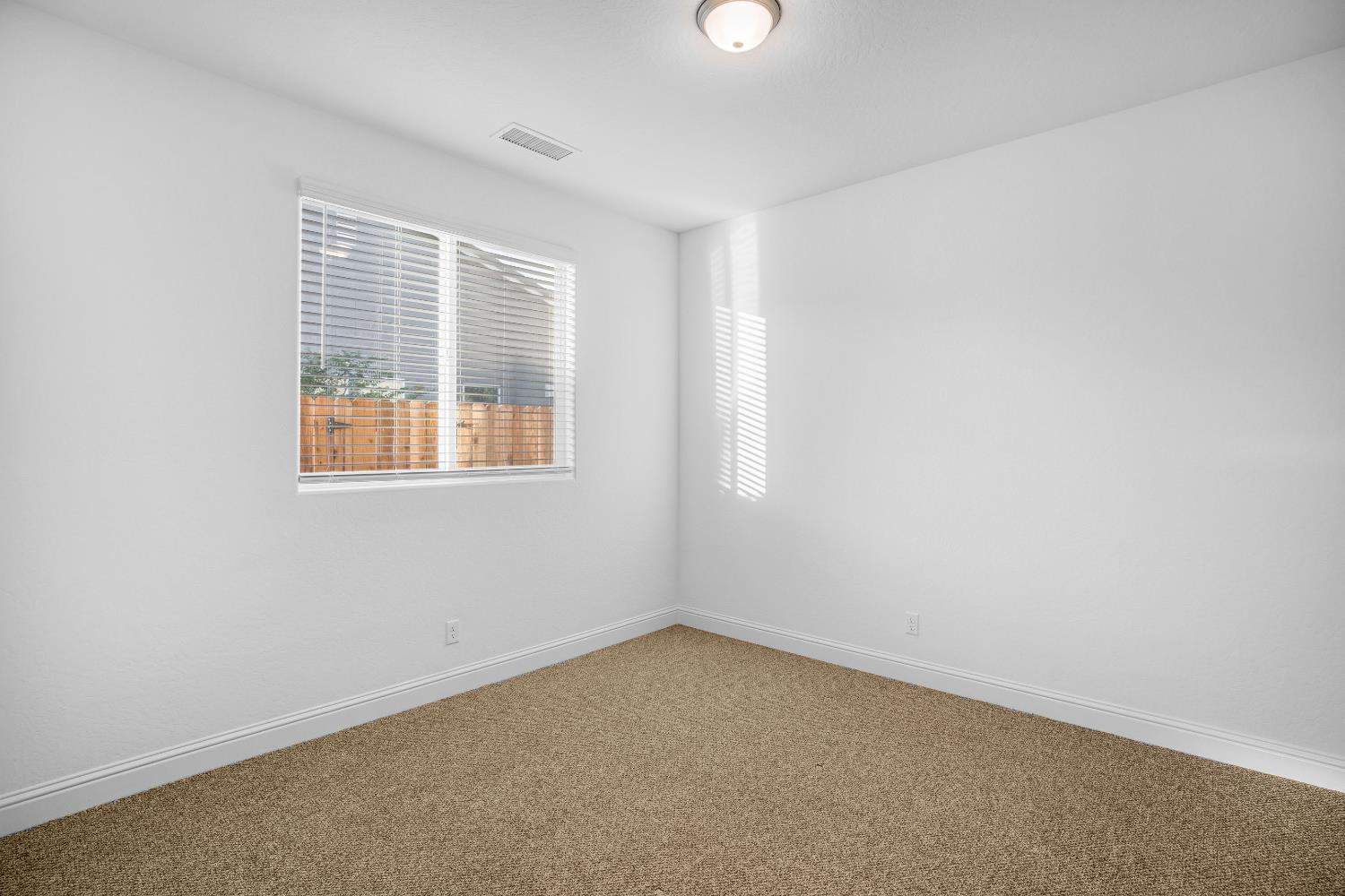1807 Las Rosas Ave, Clovis, CA 93619