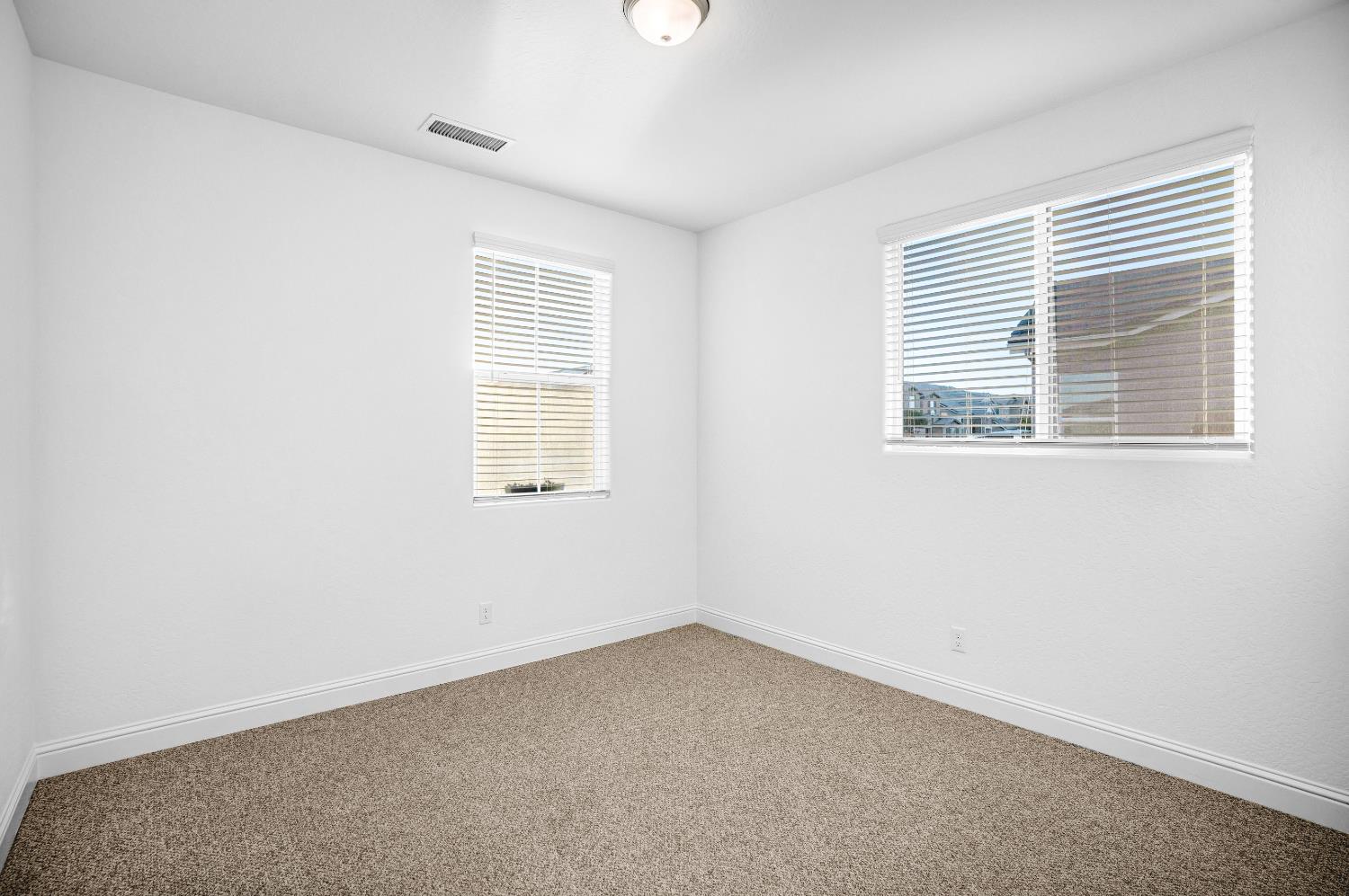 1807 Las Rosas Ave, Clovis, CA 93619