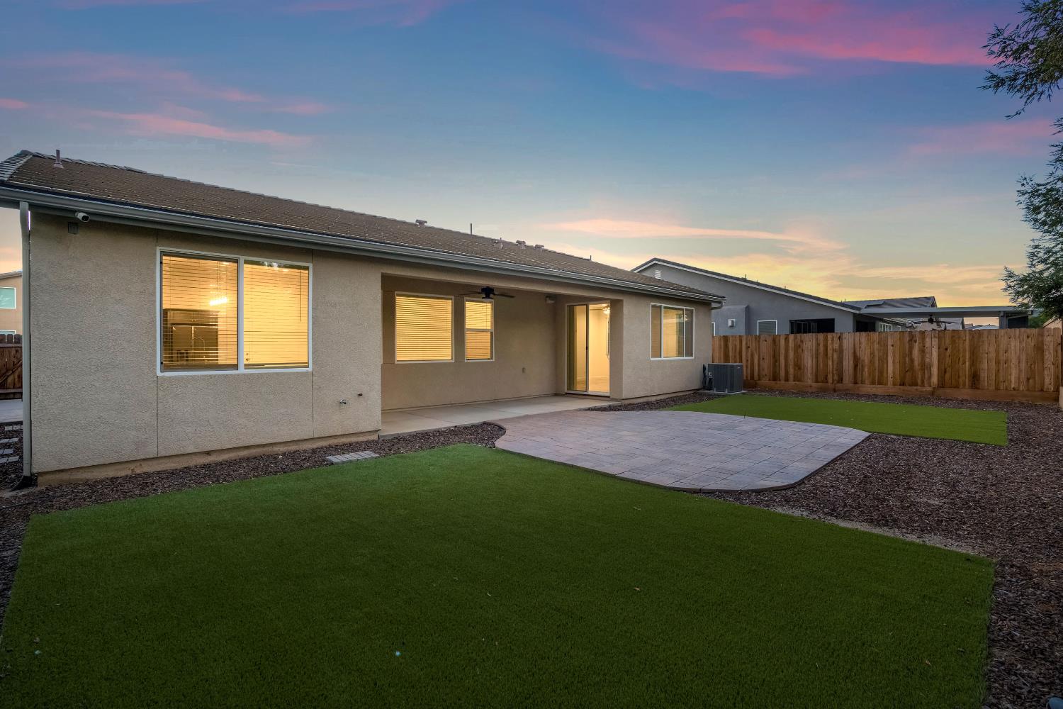 1807 Las Rosas Ave, Clovis, CA 93619