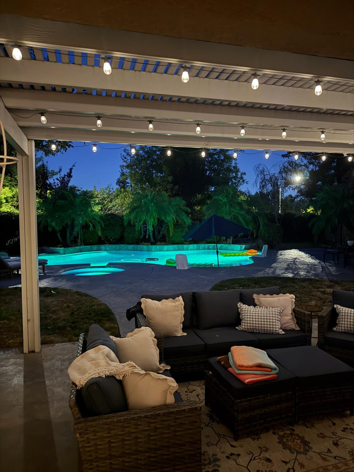 2061 E Ticonderoga Dr, Fresno, CA 93720