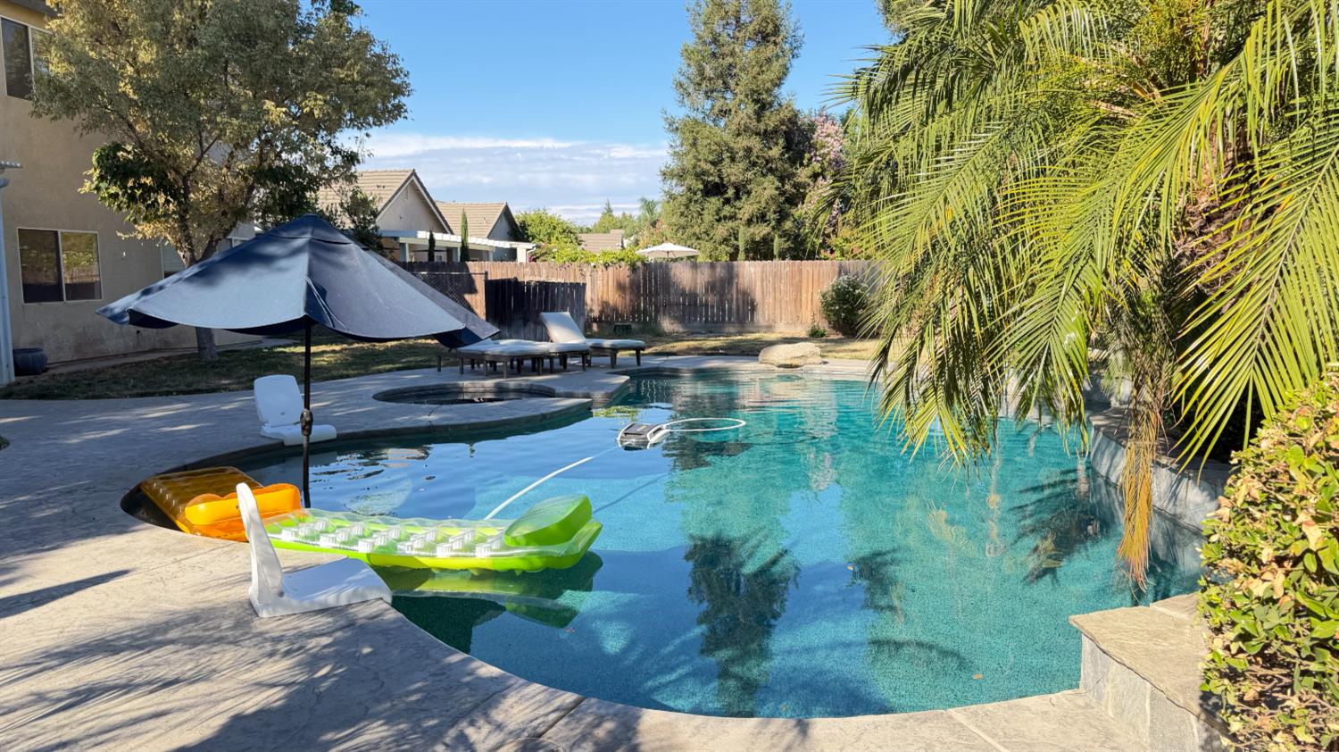 2061 E Ticonderoga Dr, Fresno, CA 93720