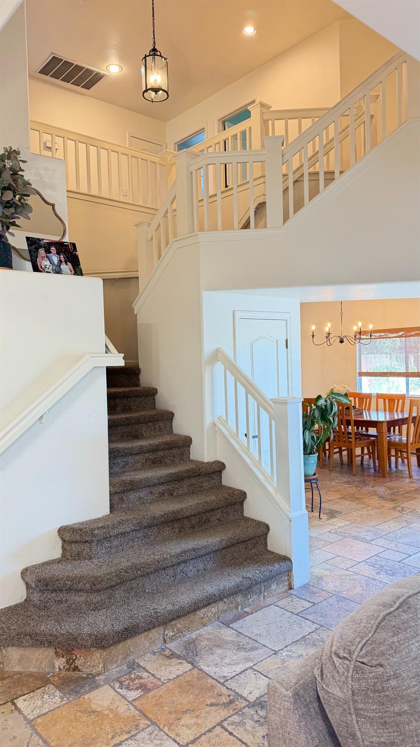 2061 E Ticonderoga Dr, Fresno, CA 93720