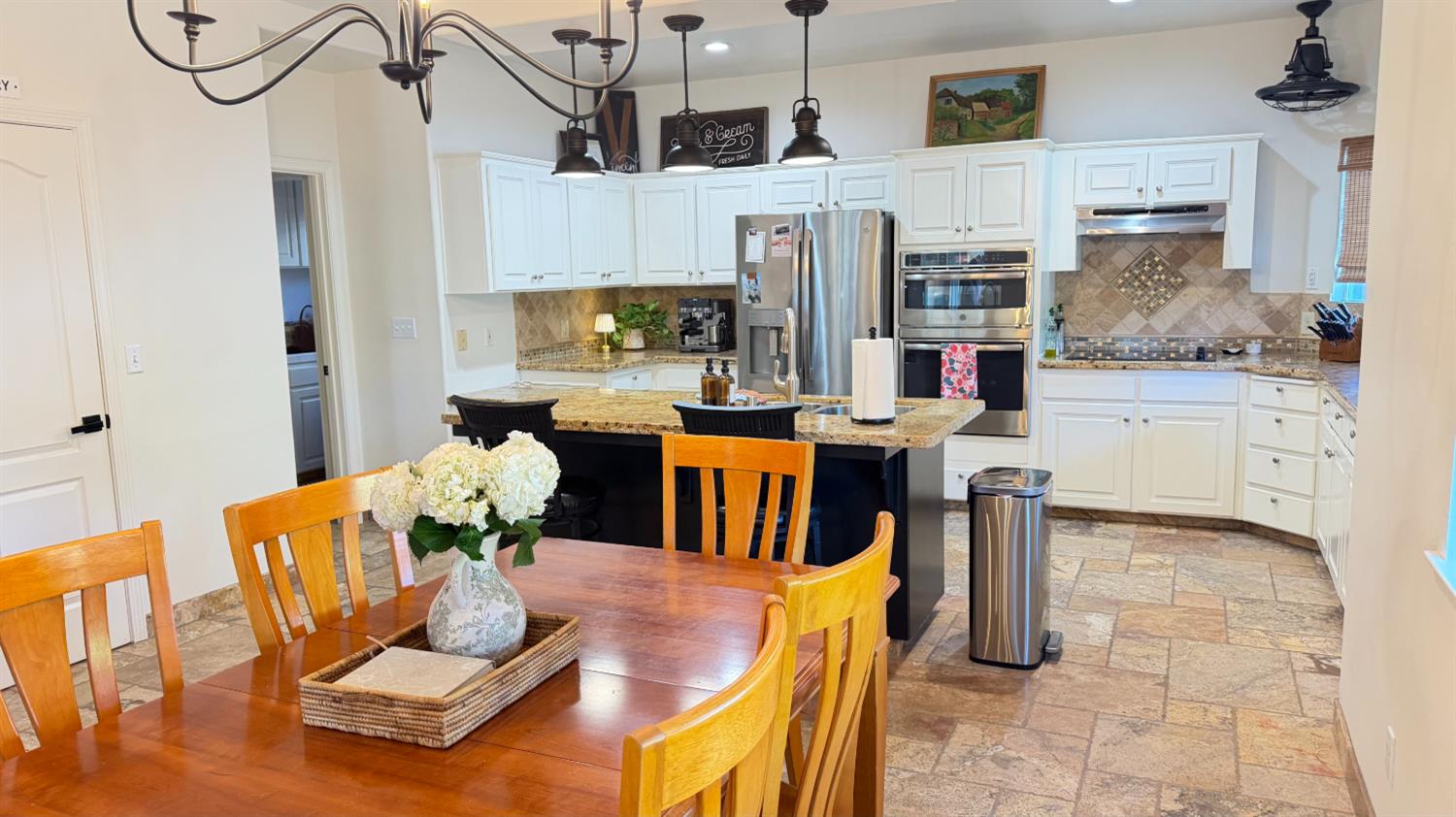 2061 E Ticonderoga Dr, Fresno, CA 93720