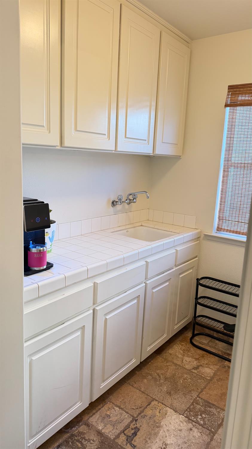 2061 E Ticonderoga Dr, Fresno, CA 93720