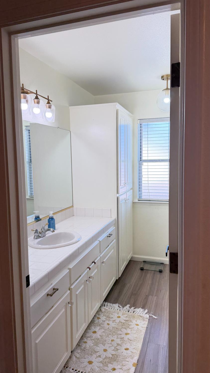 2061 E Ticonderoga Dr, Fresno, CA 93720