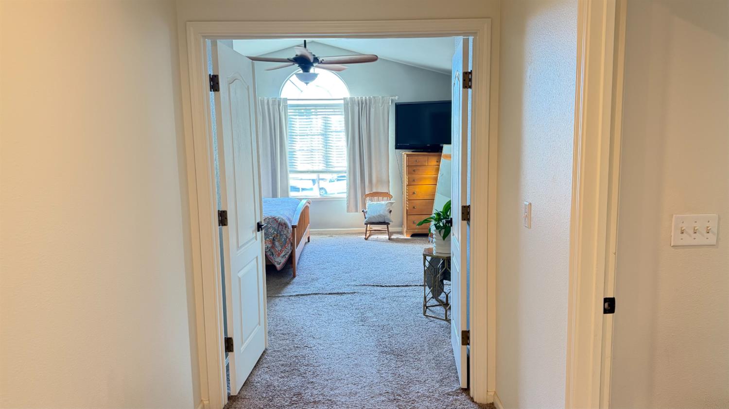 2061 E Ticonderoga Dr, Fresno, CA 93720