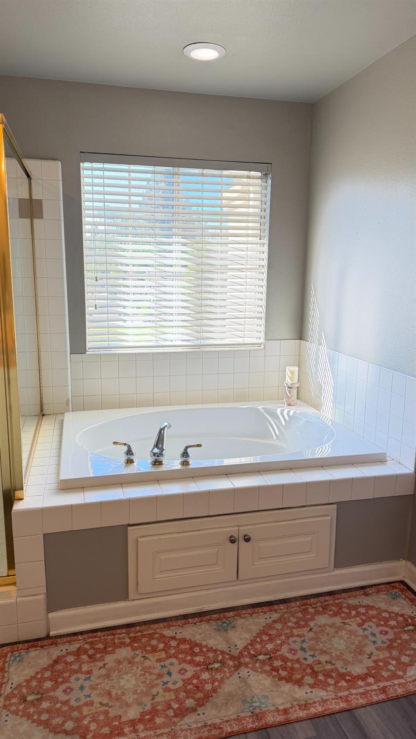 2061 E Ticonderoga Dr, Fresno, CA 93720