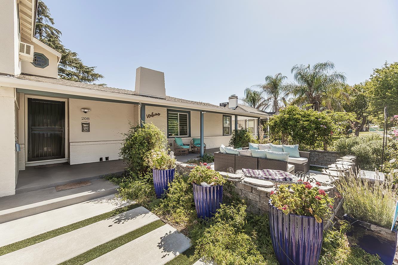 208 E Peralta Way, Fresno, CA 93704