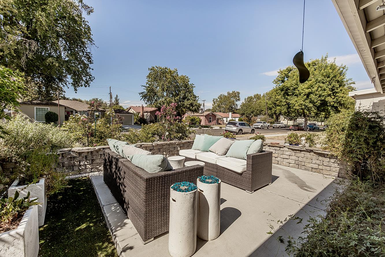 208 E Peralta Way, Fresno, CA 93704
