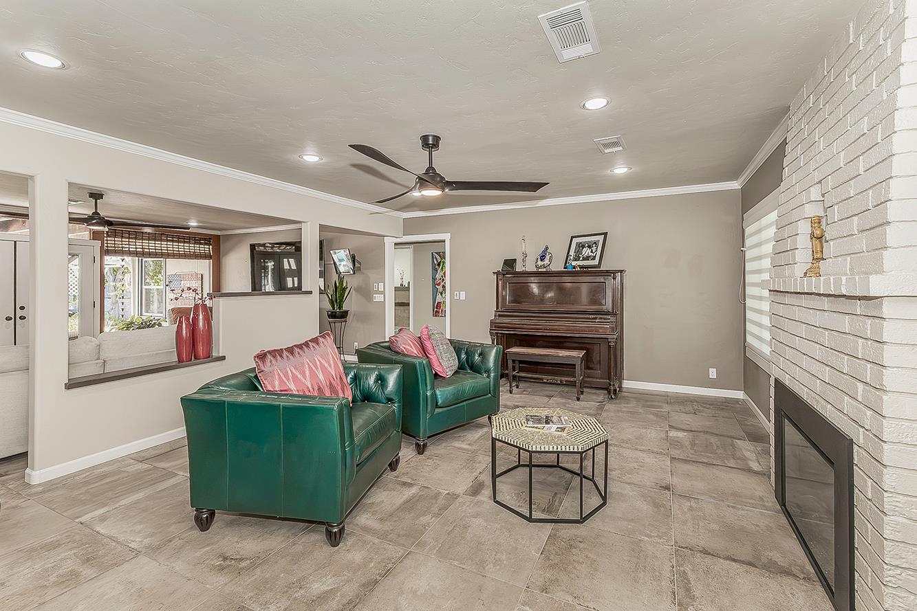 208 E Peralta Way, Fresno, CA 93704