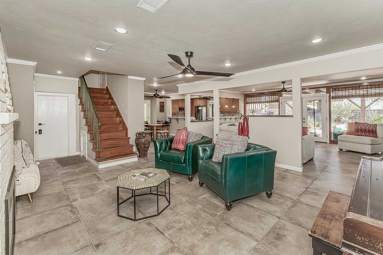 208 E Peralta Way, Fresno, CA 93704