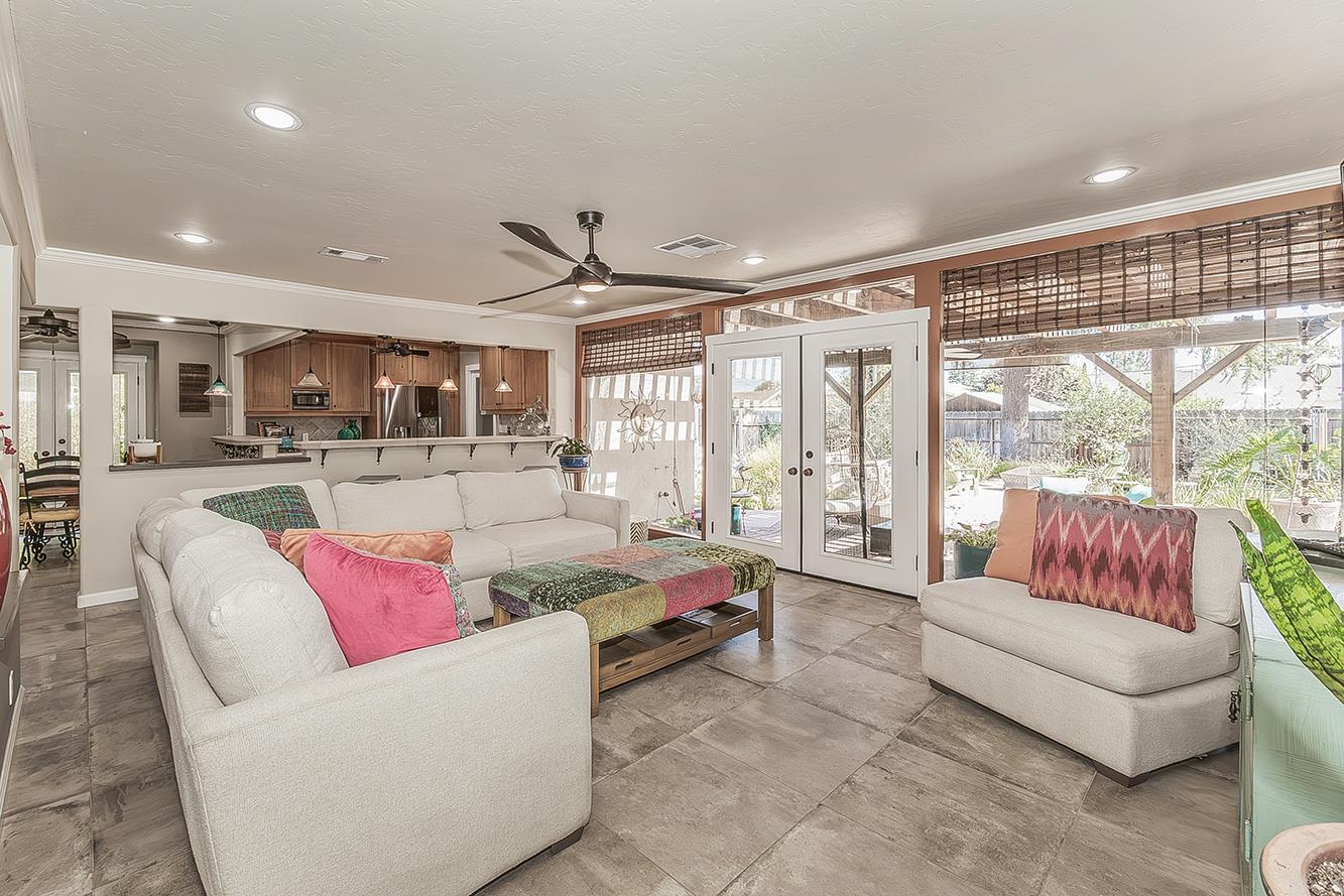 208 E Peralta Way, Fresno, CA 93704