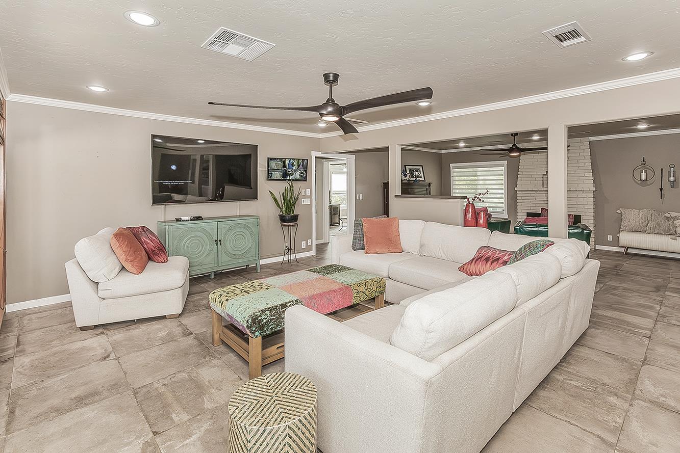 208 E Peralta Way, Fresno, CA 93704