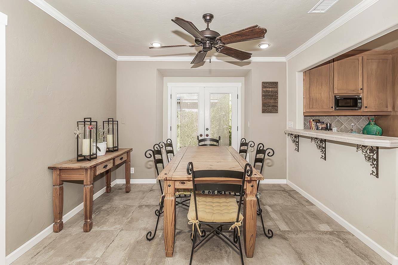 208 E Peralta Way, Fresno, CA 93704