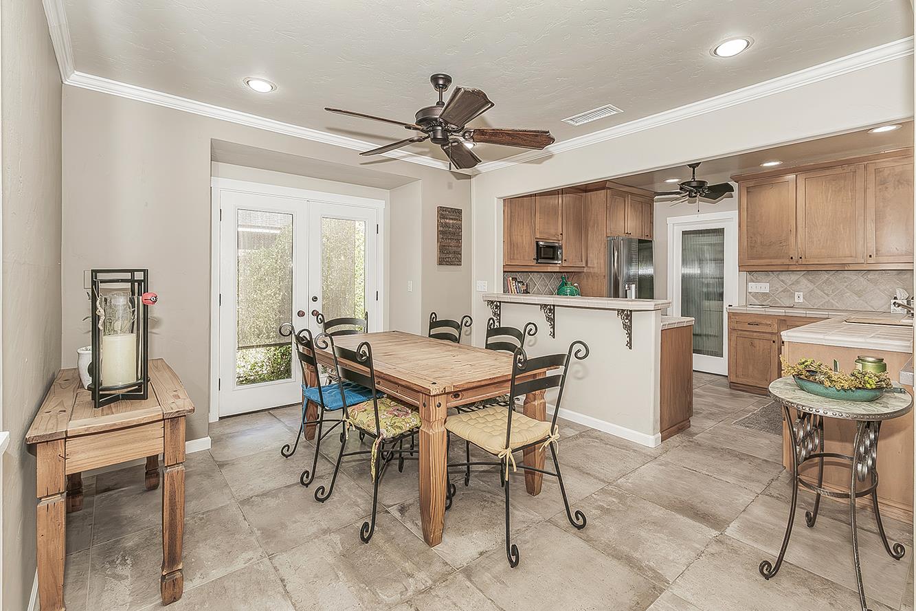 208 E Peralta Way, Fresno, CA 93704