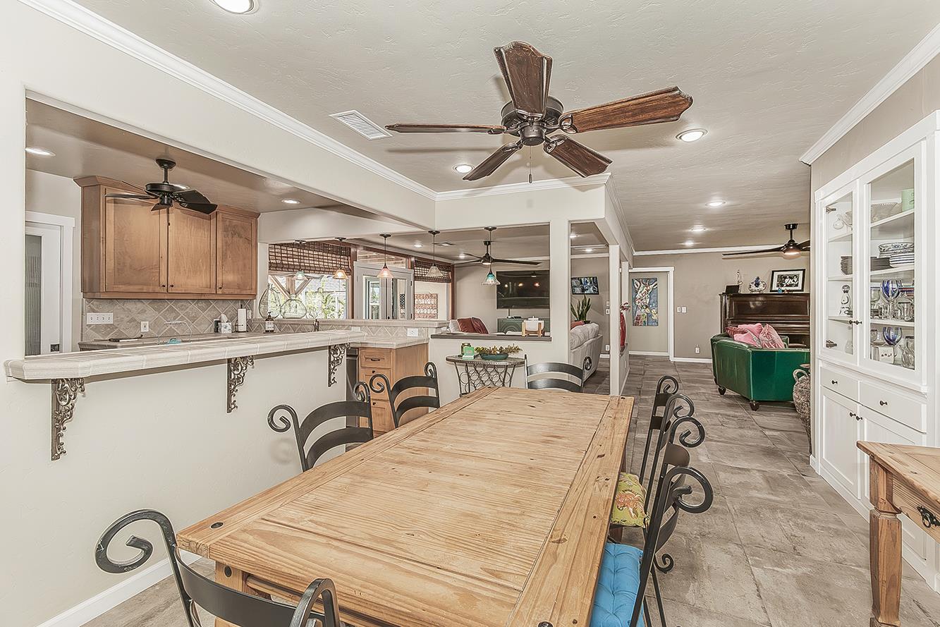 208 E Peralta Way, Fresno, CA 93704