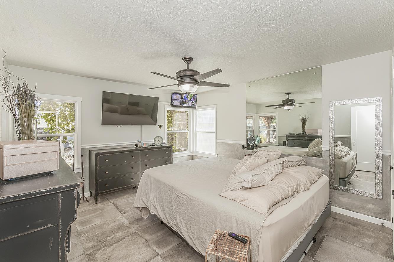 208 E Peralta Way, Fresno, CA 93704