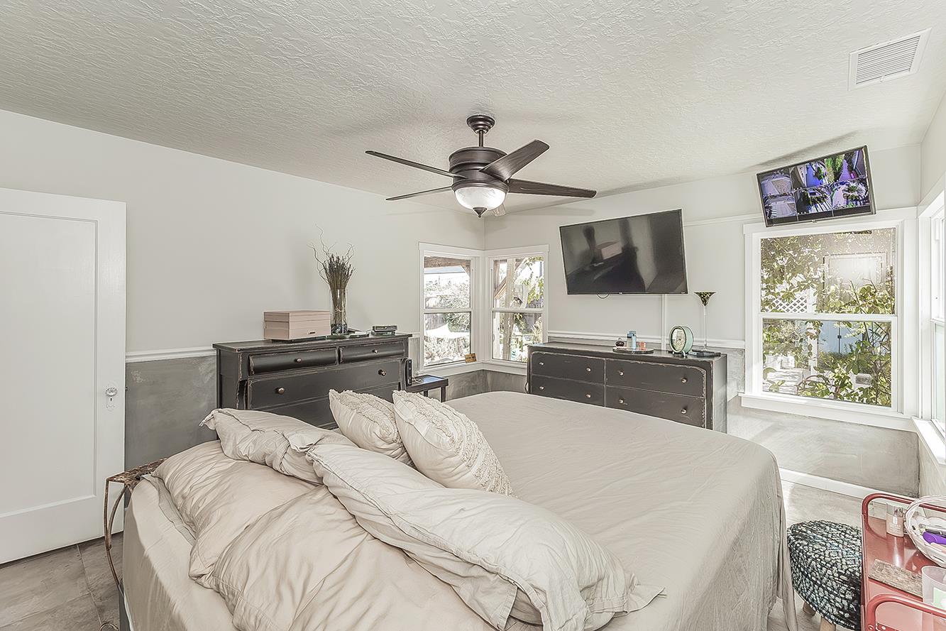 208 E Peralta Way, Fresno, CA 93704