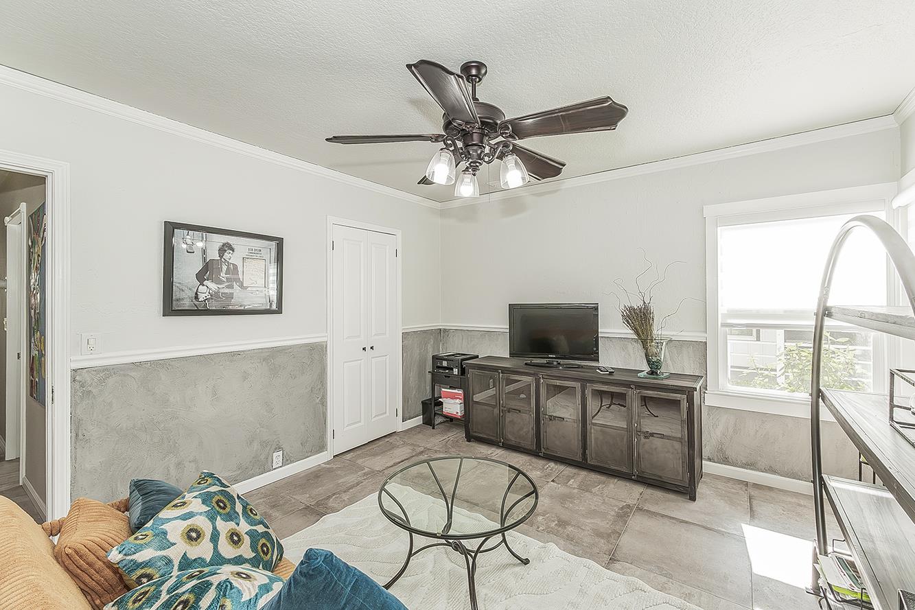 208 E Peralta Way, Fresno, CA 93704