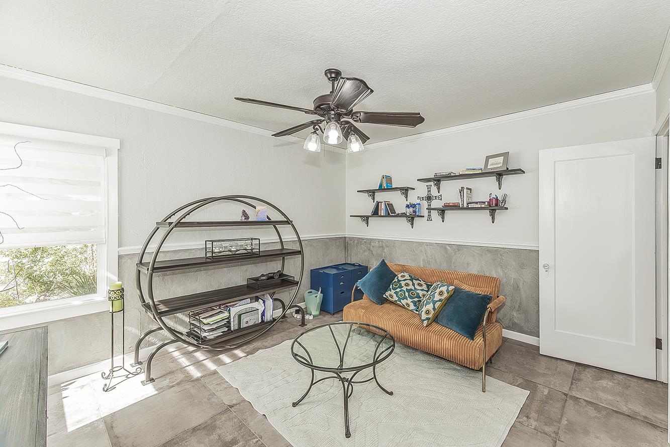208 E Peralta Way, Fresno, CA 93704