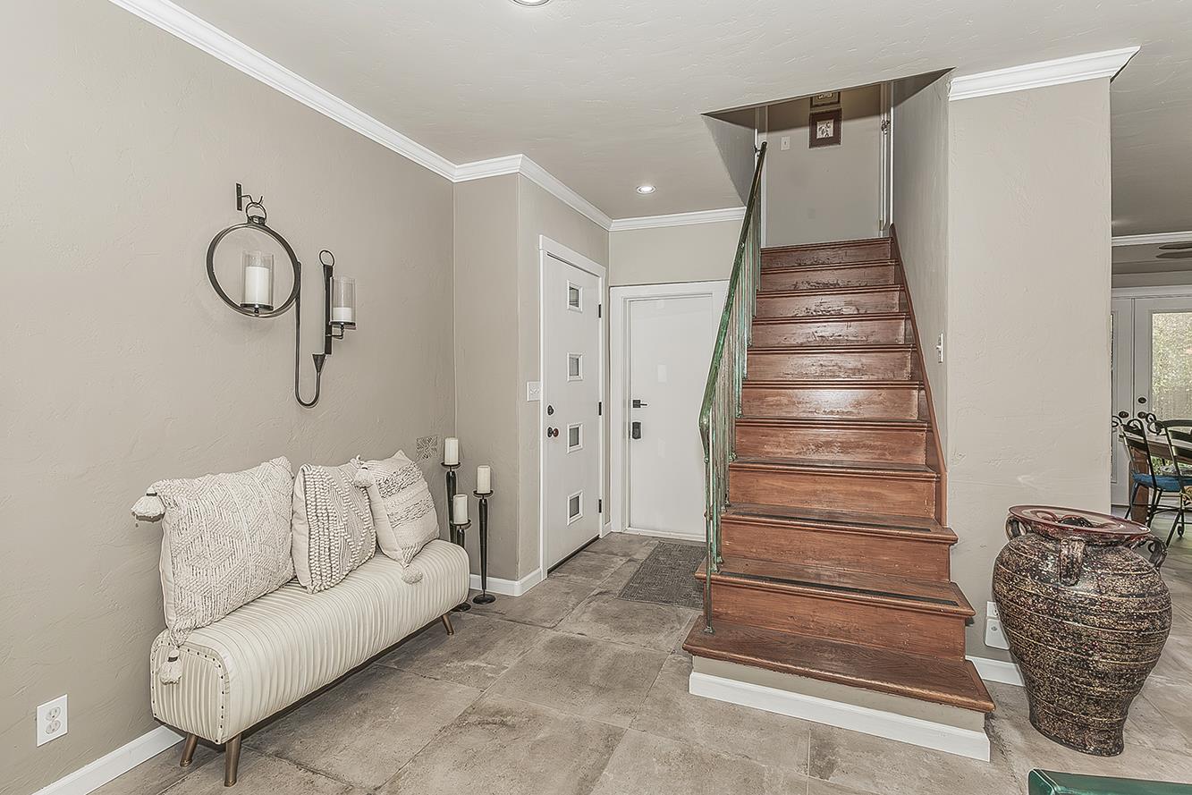 208 E Peralta Way, Fresno, CA 93704
