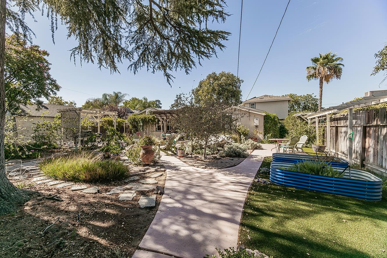 208 E Peralta Way, Fresno, CA 93704