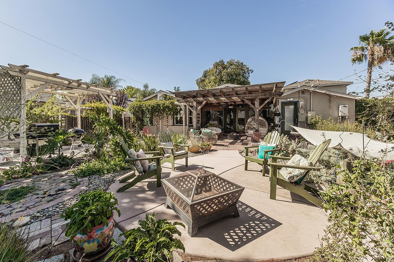 208 E Peralta Way, Fresno, CA 93704
