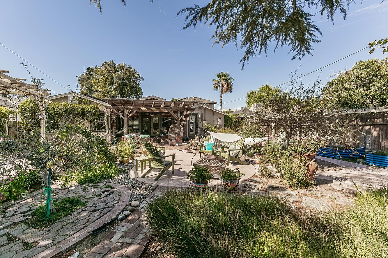 208 E Peralta Way, Fresno, CA 93704