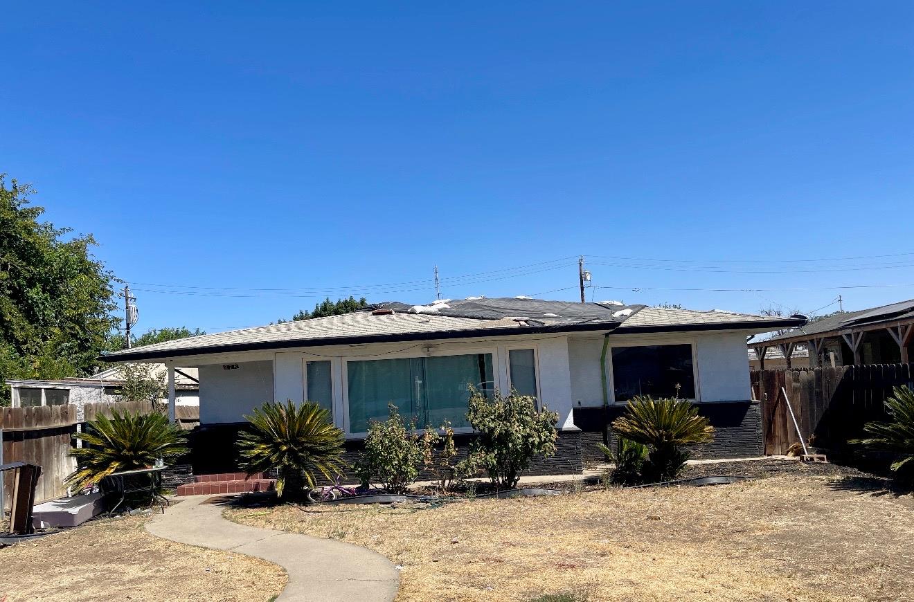 276 E Durian Ave, Coalinga, CA 93210