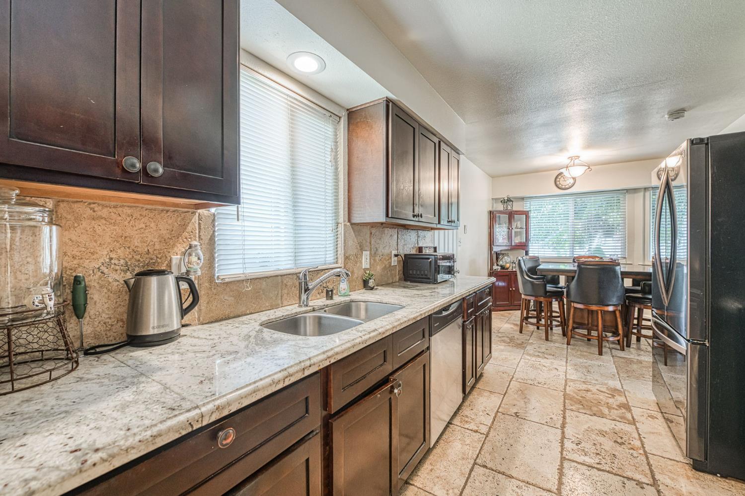 5041 W Willis Ave, Fresno, CA 93722