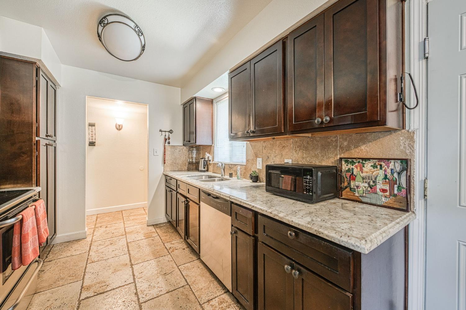 5041 W Willis Ave, Fresno, CA 93722