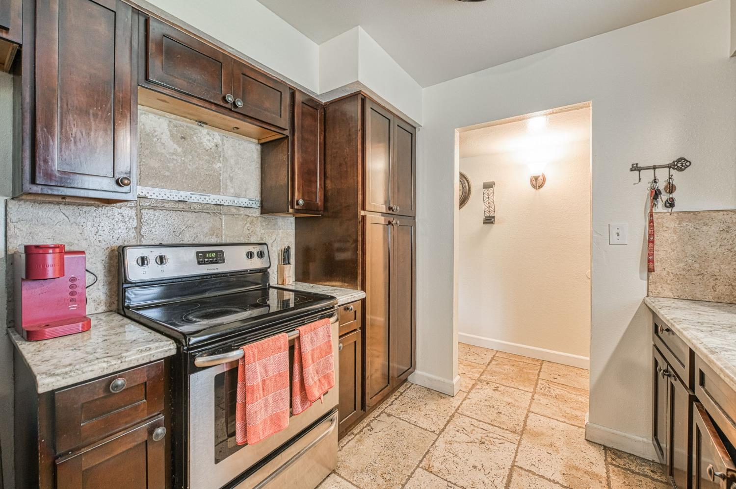 5041 W Willis Ave, Fresno, CA 93722