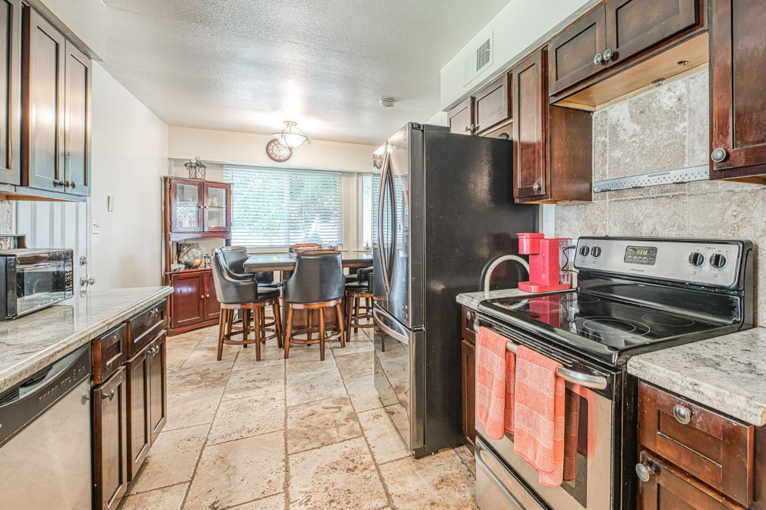 5041 W Willis Ave, Fresno, CA 93722