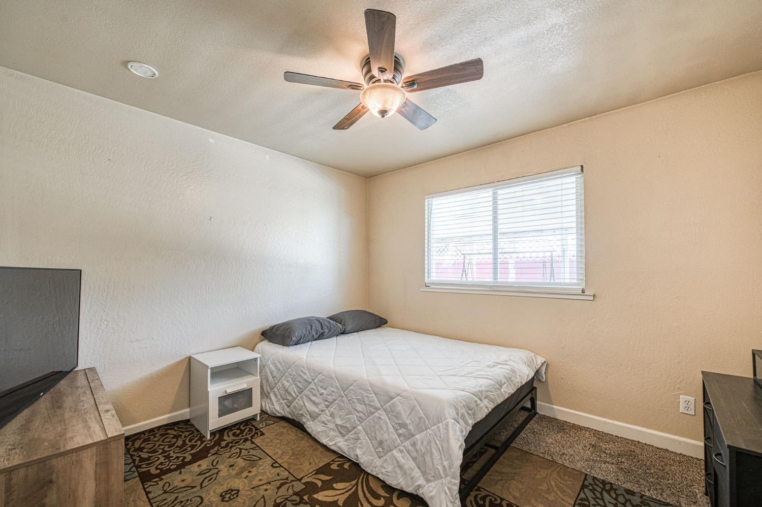 5041 W Willis Ave, Fresno, CA 93722
