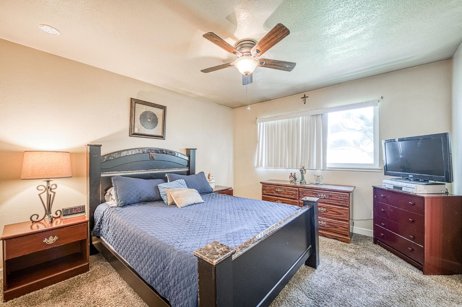 5041 W Willis Ave, Fresno, CA 93722