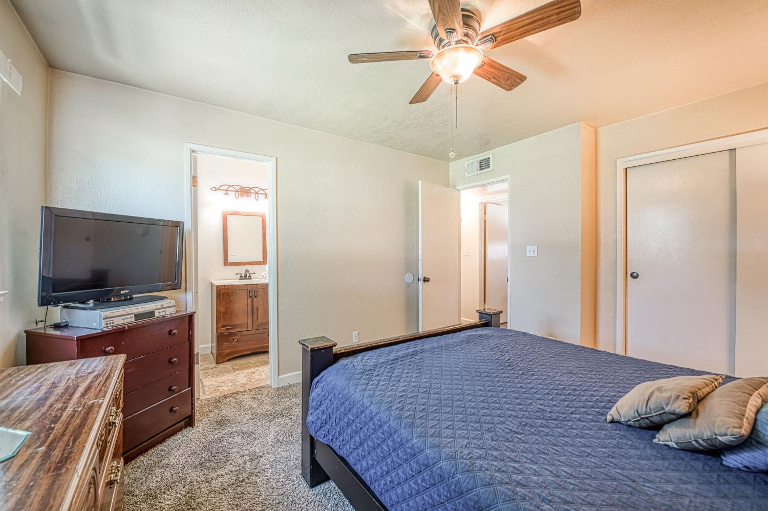 5041 W Willis Ave, Fresno, CA 93722
