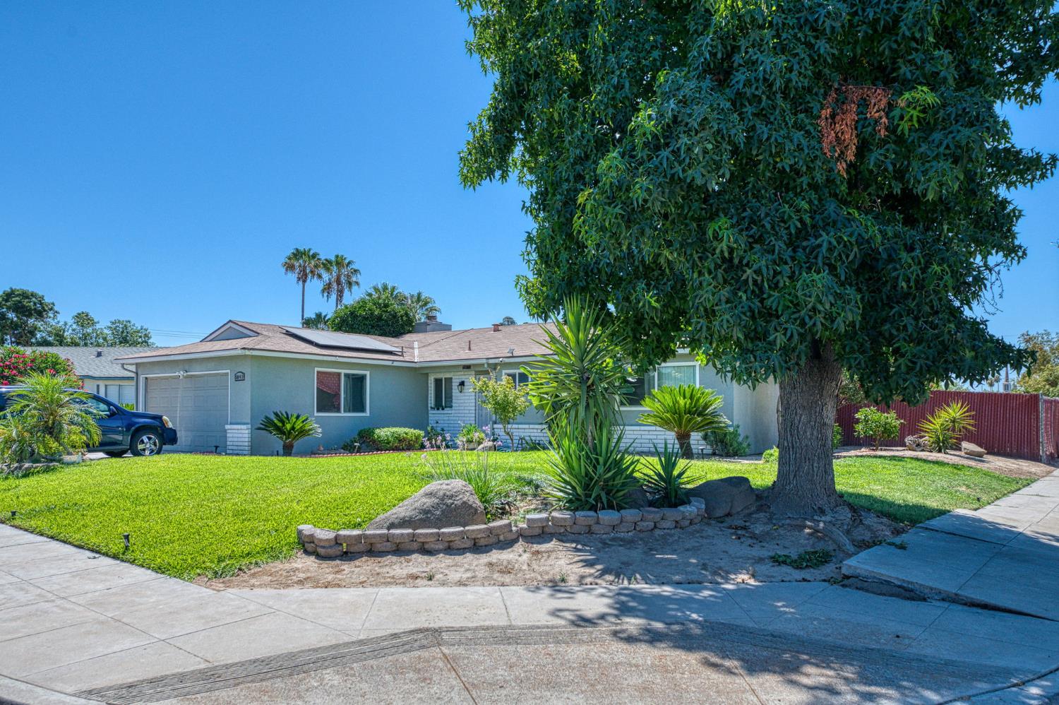 5041 W Willis Ave, Fresno, CA 93722