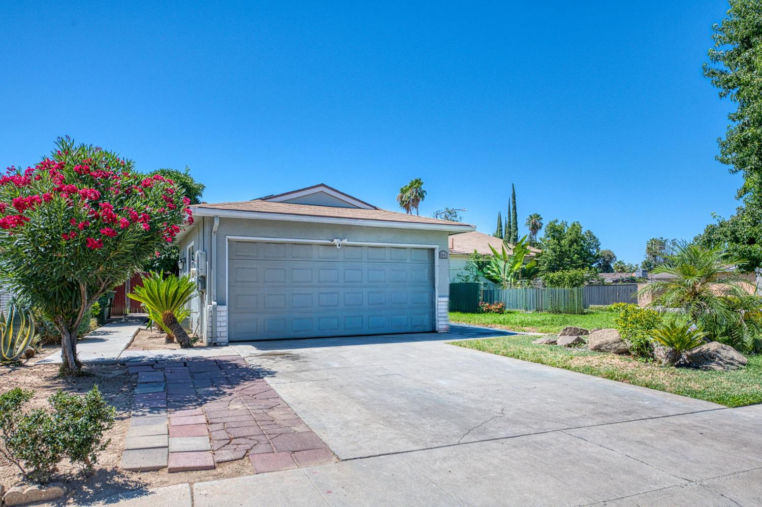 5041 W Willis Ave, Fresno, CA 93722
